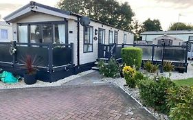 2 Bed, 2 Bath Lodge Style Caravan With Hot Tub & Private Garden At Patrington Haven Leisure Park