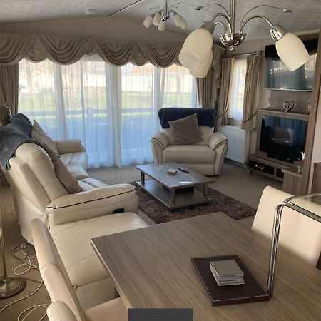 2 Bed, 2 Bath Lodge Style Caravan With Hot Tub & Private Garden At Patrington Haven Leisure Park Exterior photo